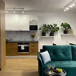 Апартаменты Urban Opolska 10 No 67a - Rooftop Garden - Free Garage
